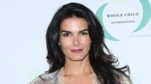 Angie Harmon Net Worth